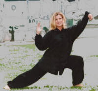 Frau Birigt Ciesla, 1.Vorsitzende und Kinder-Trainerin des Kampfkunst-Center JuDjuSu-Jitsu Karate e.V. 3. Duan/Grad Tai Chi 3. Dan JuDjuSu-Jitsu Karate, 3.Dan Karate, Mitglied in der Deutschen Dan Akademie des Deutschen Karate Verbandes. Frau Ciesla wurde als Schffe in die Jugendkammer MG berufen