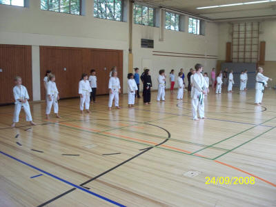 Karate AG Gymnasium Balderich Gruppe 1 und 2 und die Karate Kids des Kampfkunst-Centers JuDjuSu-Jitsu Karate e.V.
