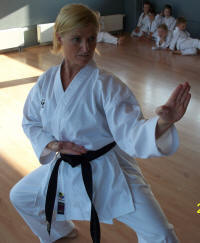 Frau Birigt Reimers, 1.Vorsitzende und Kinder-Trainerin des Kampfkunst-Center JuDjuSu-Jitsu Karate e.V. 3. Duan/Grad Tai Chi 6. Dan JuDjuSu-Jitsu Karate,